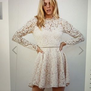 NWT Saylor Jenell Dress Size: L 👗